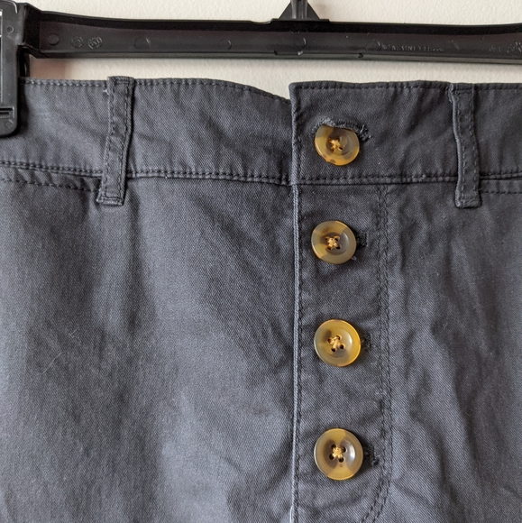 High-waisted Button-up Shorts - Picture 2 of 5